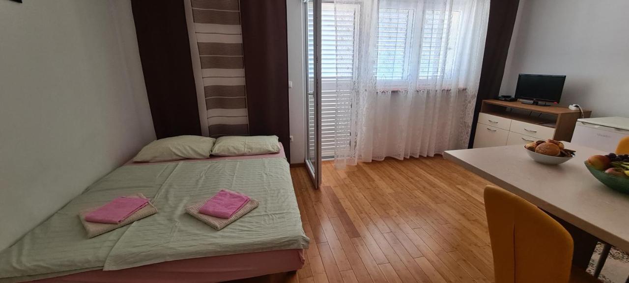 Apartmani Gizela Donji Seget Eksteriør bilde