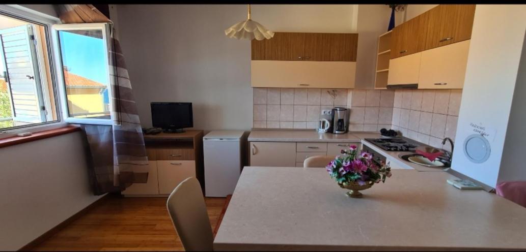 Apartmani Gizela Donji Seget Rom bilde